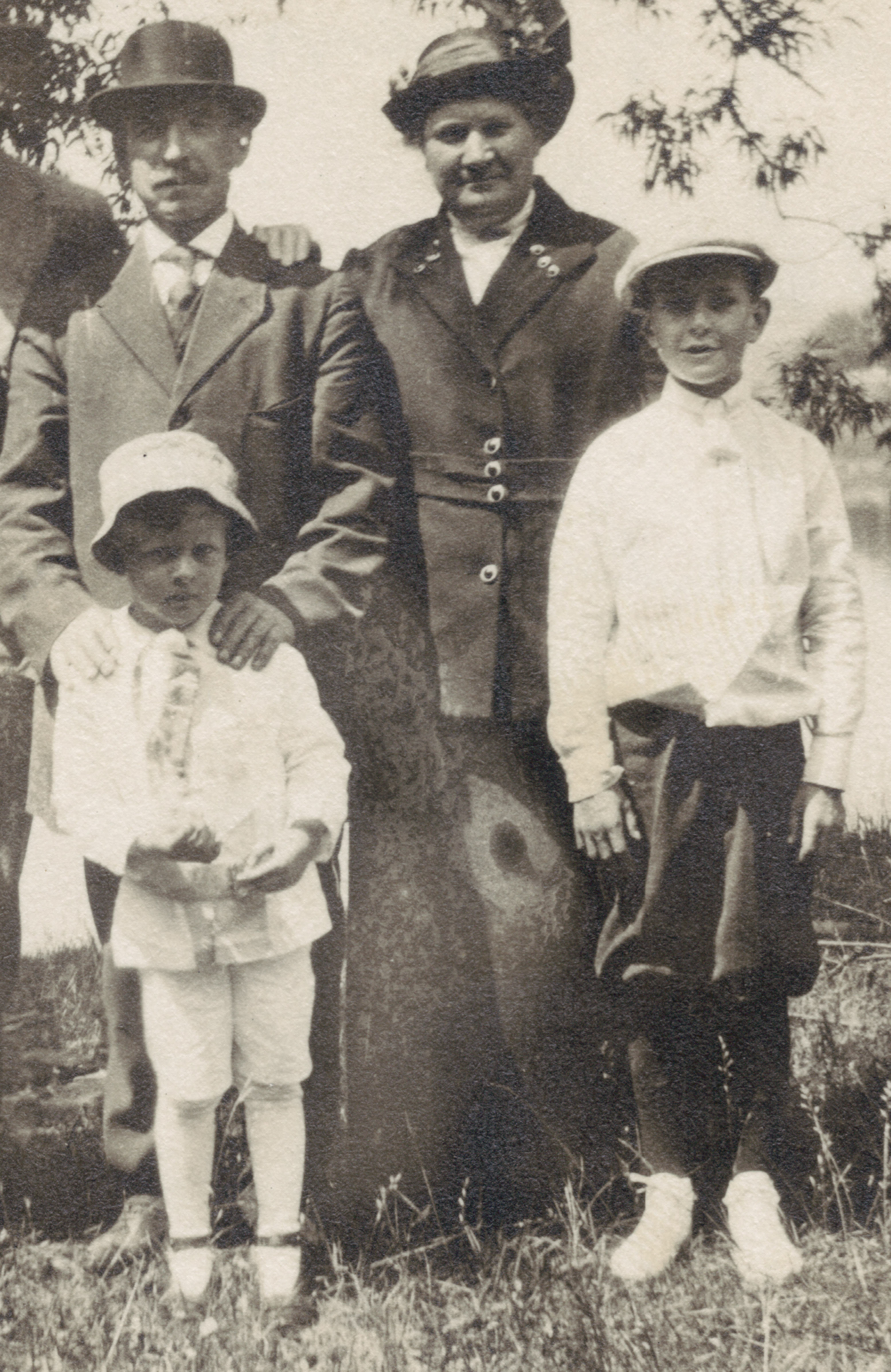 John and Elisabeth Lipke, Leonard and Tony