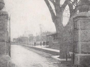 Postcard view of entrance gate, Fort Totten, New York, c. 1907